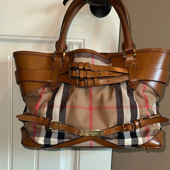 Burberry Lynher Bridle Tote Bag with COA - Hot for Fall!! - Picture 1 of 16